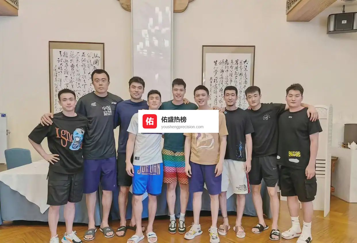 杨鸣转身离开球场那一刻 辽宁男篮一个时代真的翻篇了