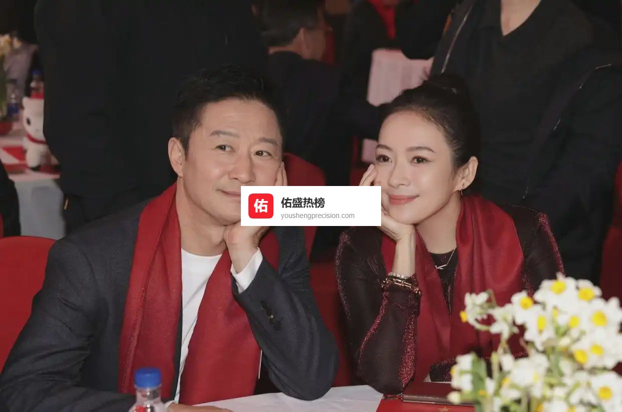 百花迎春舞台章子怡惊艳亮相！扎丸子头状态佳，皮肤紧致依旧是焦点