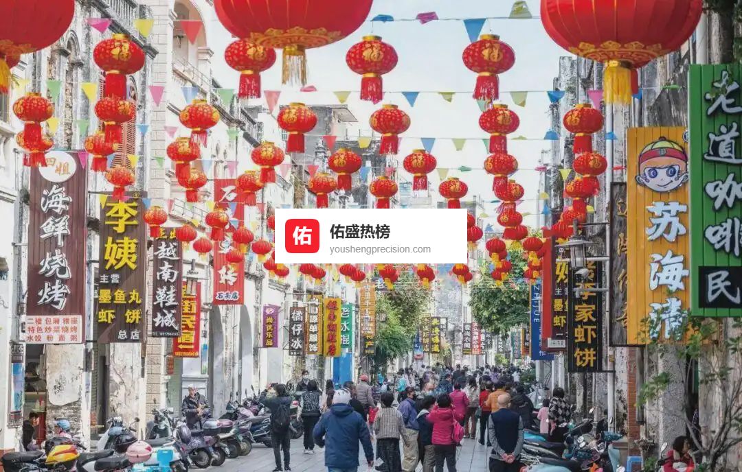 北海春节全景：灯笼高挂，花香满城