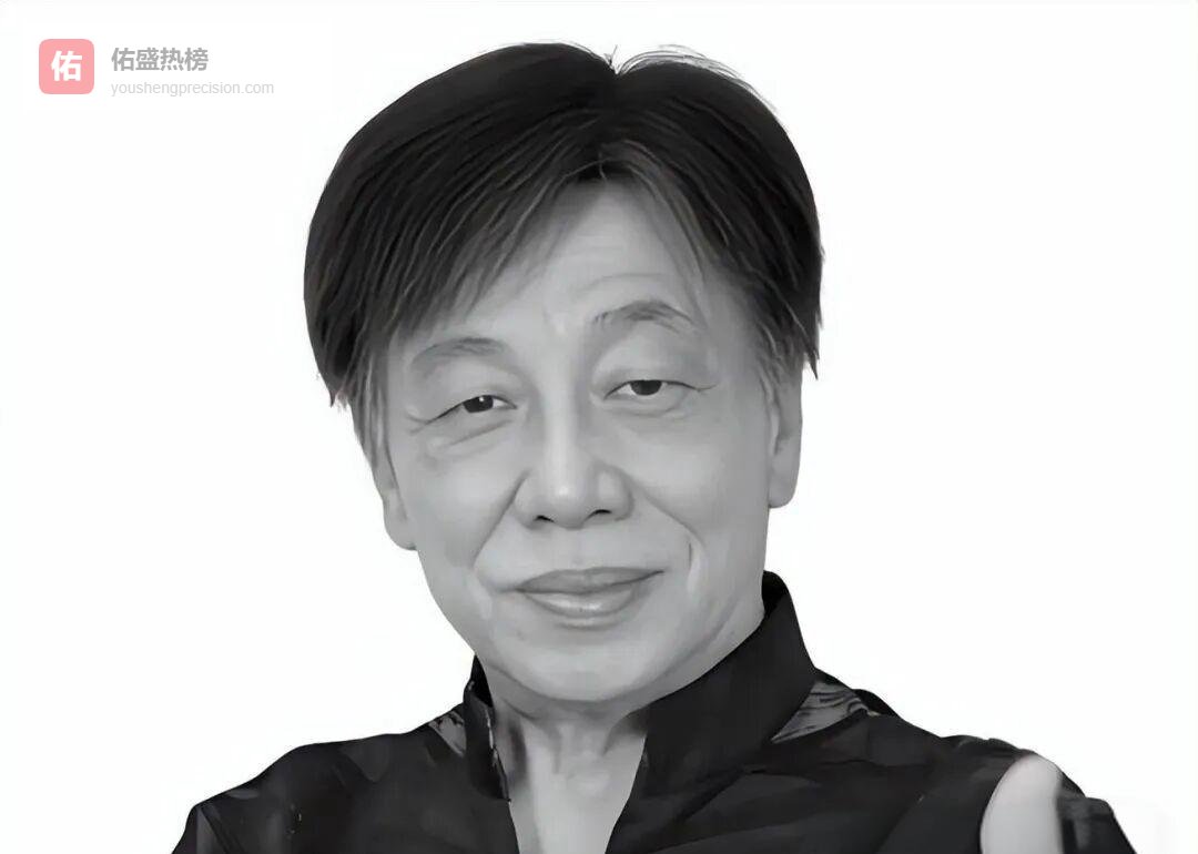 梁小龙灵堂内外：儿女守孝、前妻现身，一张笑脸掀波澜