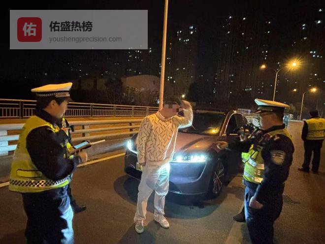 春节长假前夜，男子醉驾被查后自打耳光：对不起家人，好好一个春节被我搞砸了