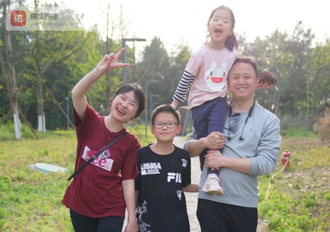 双警伉俪：把警徽穿成情侣装，把团圆写进下次出发