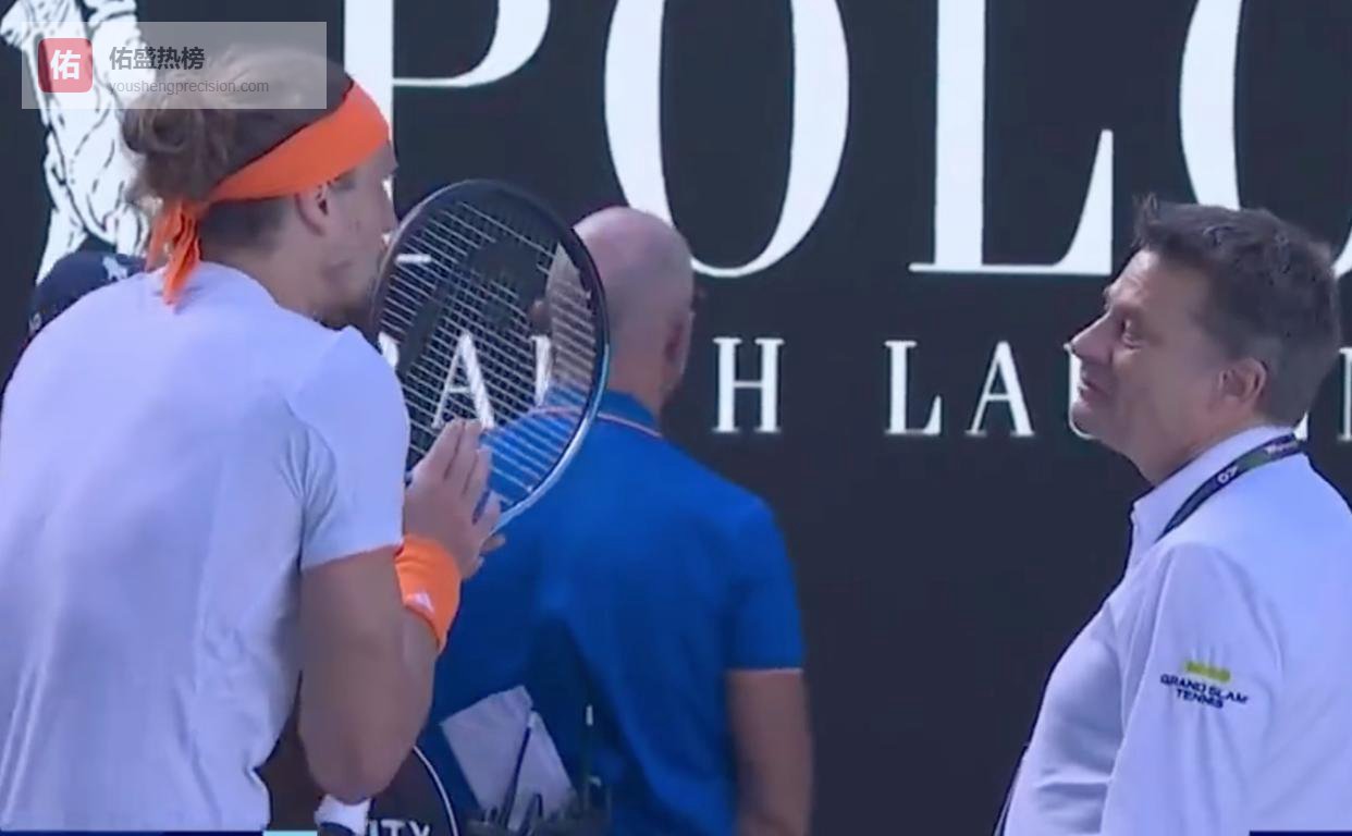 无能暴怒？兹维列夫怒斥裁判 随即遭打脸：阿卡呕吐+中暑 可叫治疗