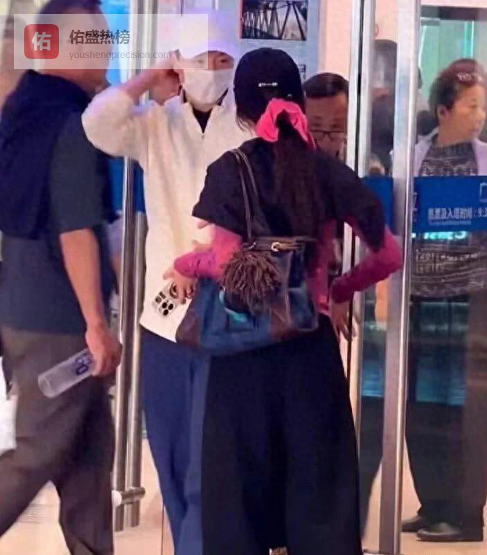 大满贯怕老婆！马龙被责怪，眼神宠溺