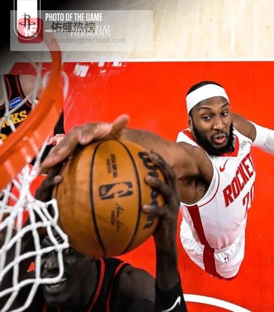 这场胜利的基石，是火箭那套让全联盟都头疼的“篮板抢劫”体系