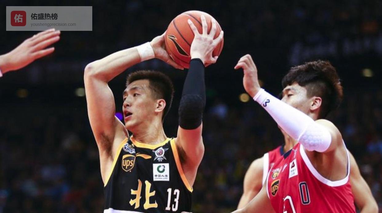 郭艾伦这事简直就是个剧本，球迷一票票硬是把他抬进CBA全明星首发名单，却突然凭空消失在名单里让人看不懂