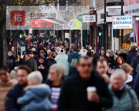 The Guardian Top News｜英国劳动者陷入阴霾：收入停滞不前，就业市场疲软