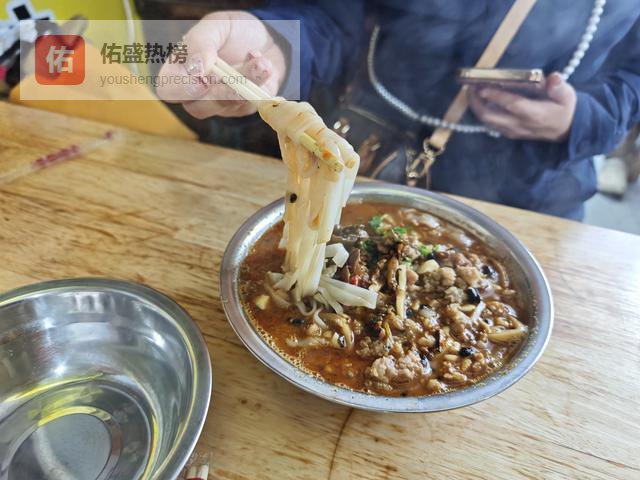 邕州老友味难忘，绿城花海四季香