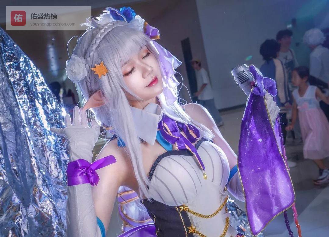 银发少女为何让人甘愿赴死？爱蜜莉雅的魅力密码