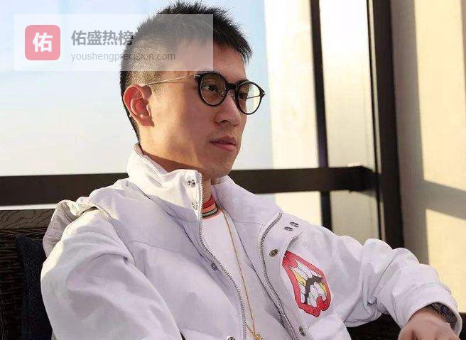 低调豪门秦奋：车库顶配如火车站，撞车两千万仍神秘