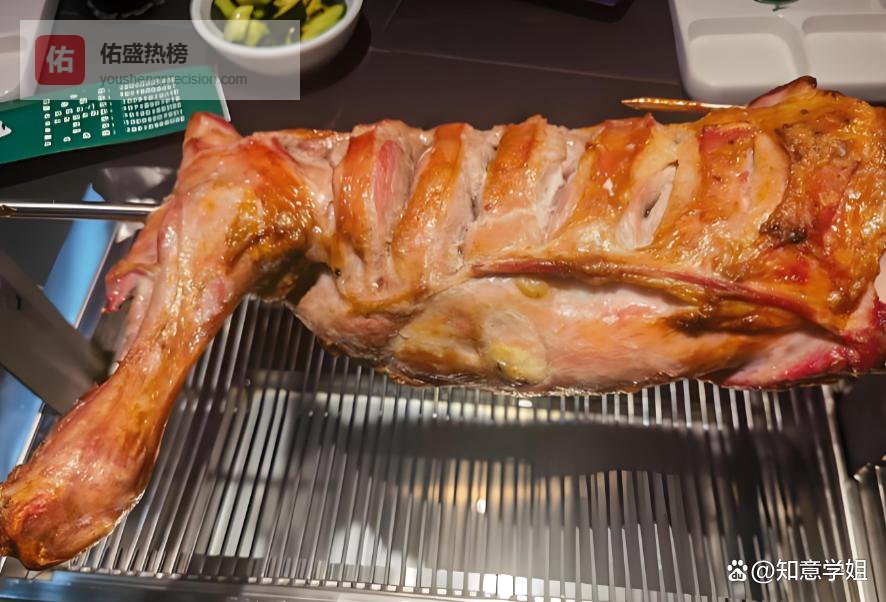 我烤羊腿用了四个小时，刚出炉我发了朋友圈，三分钟后老公打来电话：羊腿留着不要吃，小叔子一家马上到！我气笑了，反手将羊腿闪送给我妈