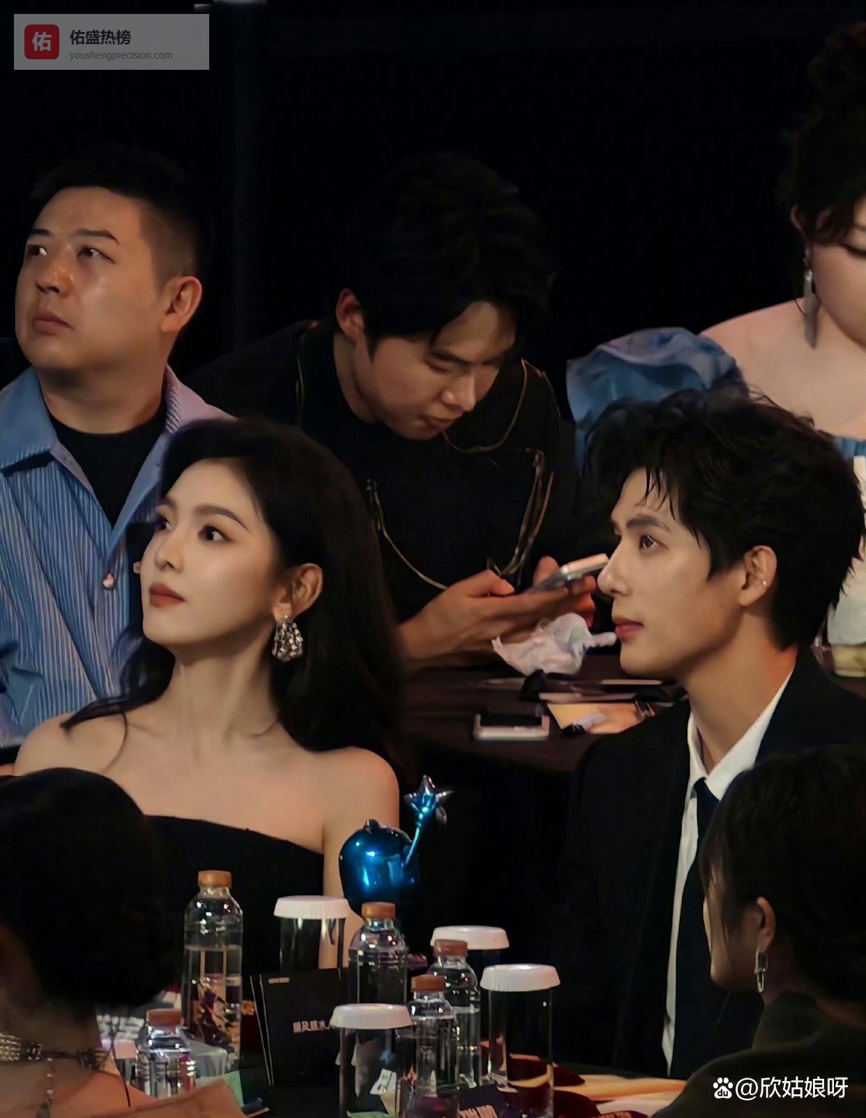 章若楠王安宇新剧开机！路透氛围感拉满，粉丝直呼“嗑到了”