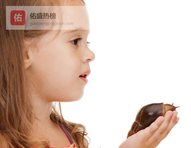 孩子爱啃手指总喊肛门痒，儿童驱虫日常预防方法要记牢！