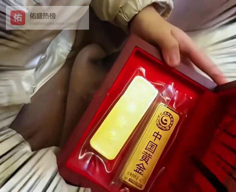儿子偷偷把妈妈的金条送女同学，网友：有儿子的姐妹们，想想晚年一言难尽啊