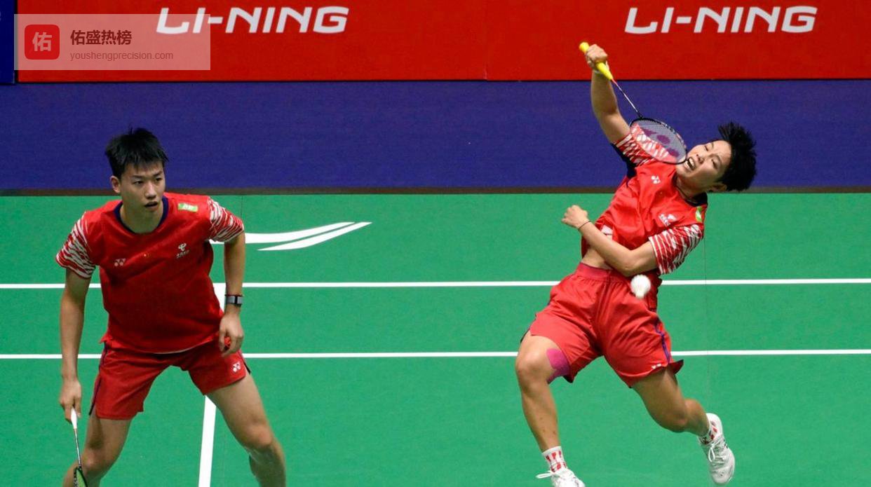 香港组合不亏是搭档啊，都是1：3输掉比赛，几乎同时输掉不过两人还有混双比赛机会