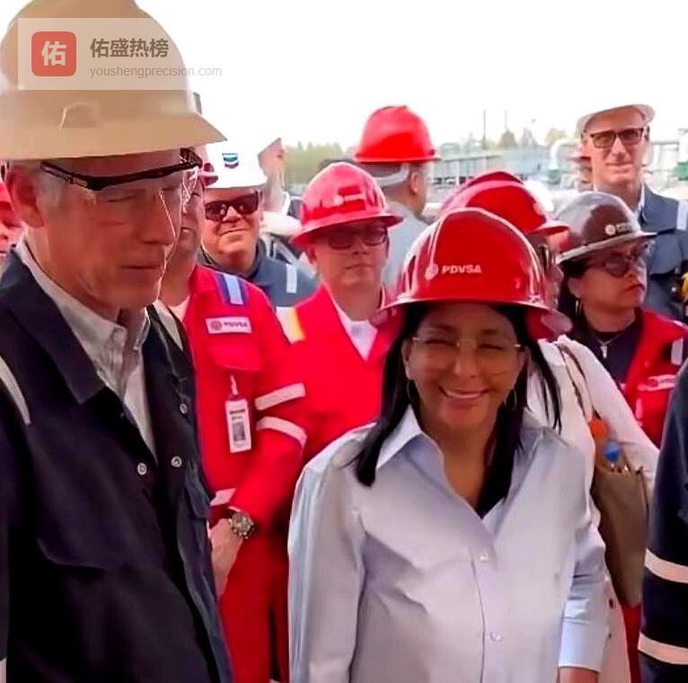 那个本该替总统挡子弹的人，亲手把总统送到了枪口下。他是委内瑞拉总统马杜罗的贴身卫队指挥官，少将军衔，哈维尔·塔瓦塔