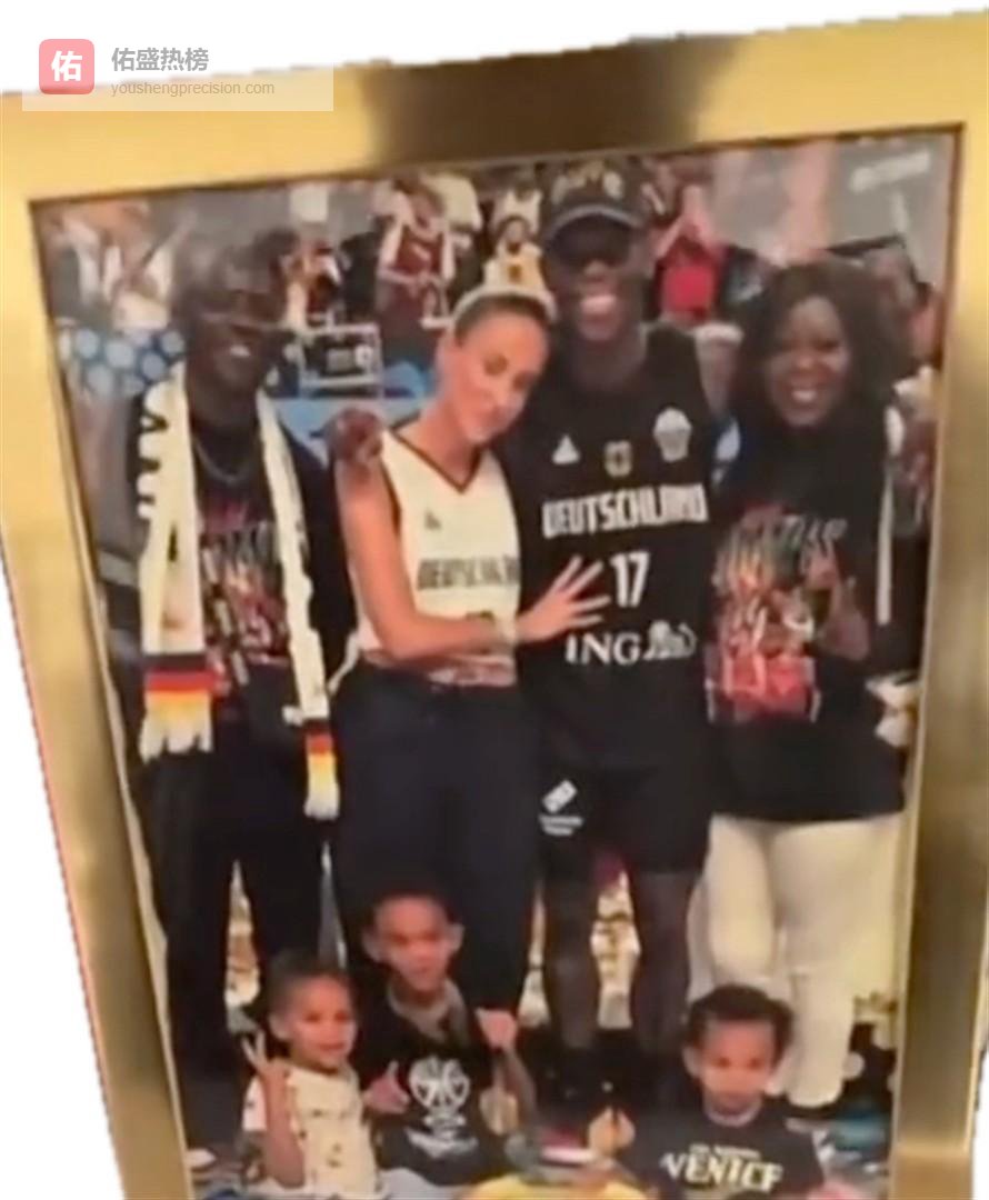 骑士这一手太暖了！给“雇佣兵”施罗德布置新家，流浪13年头一回碰上这种待遇