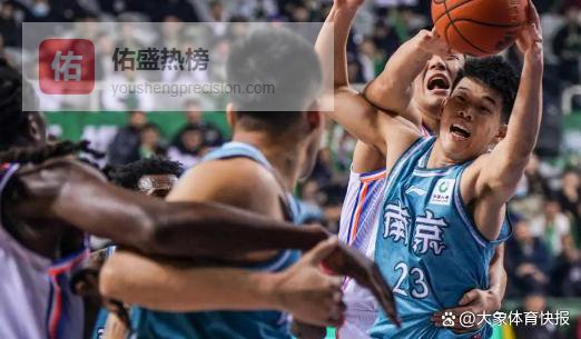 CBA赛场最后1.3秒引爆全武行！32分大胜为何瞬间翻脸？球迷质疑盘口问题成焦点
