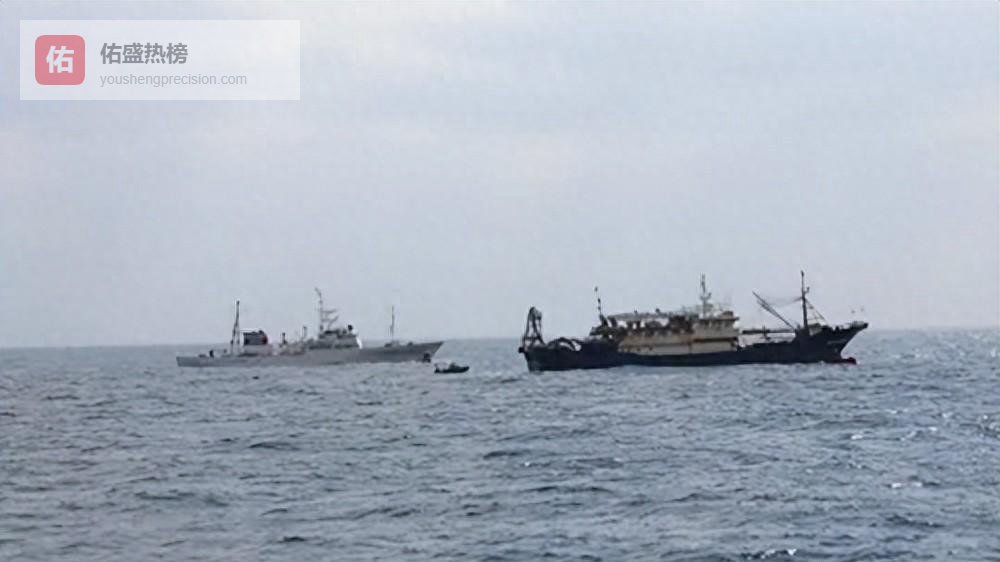 高市出手了！日本扣押我渔船，抓走47岁船长，理由荒唐得离谱