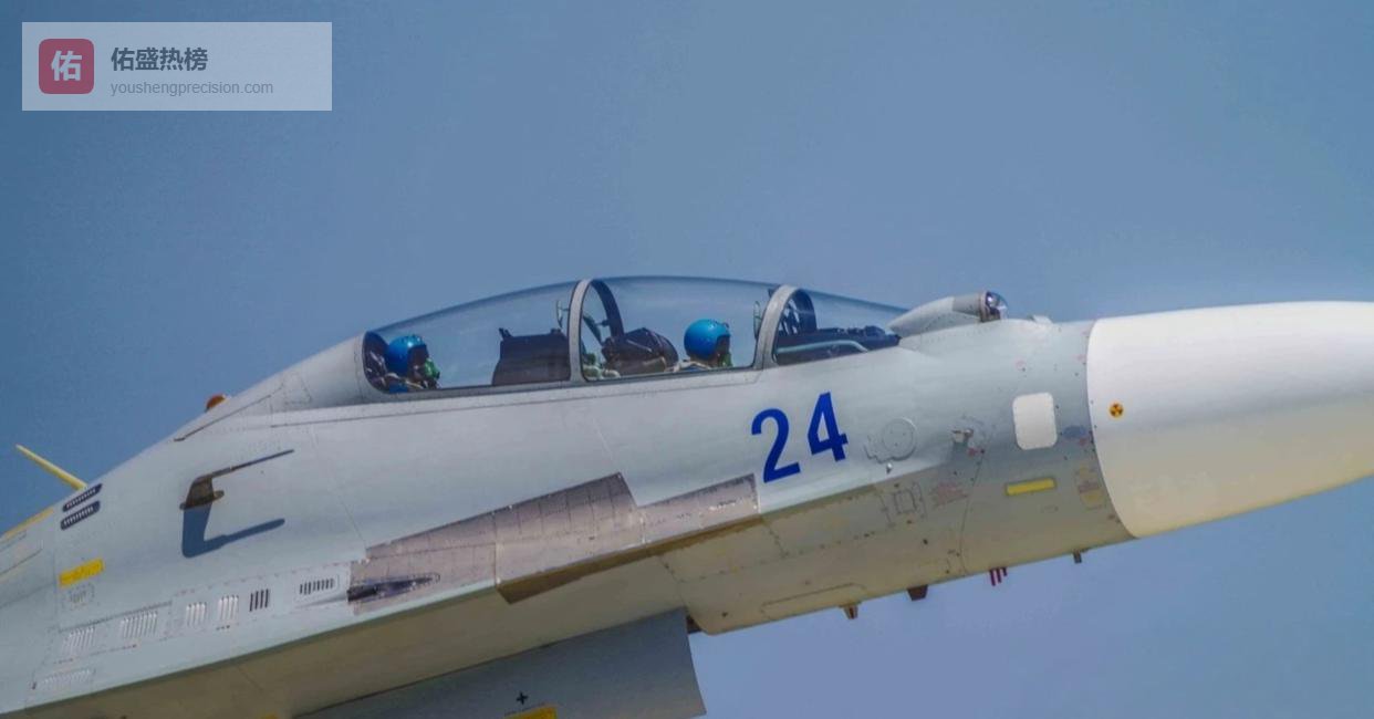 最近距离只有800米，解放军苏30强行咬尾F35，四代机锁定五代机！