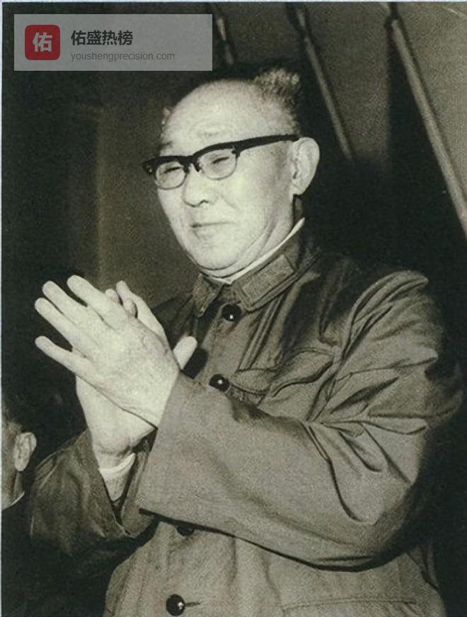 开国上将最后一次见彭德怀，彭德怀摇头示意