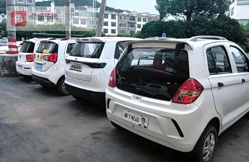 县城“老头乐”一夜退场，雷丁自诉破产投资人违约，无牌无证被拘，老人出行谁兜底？