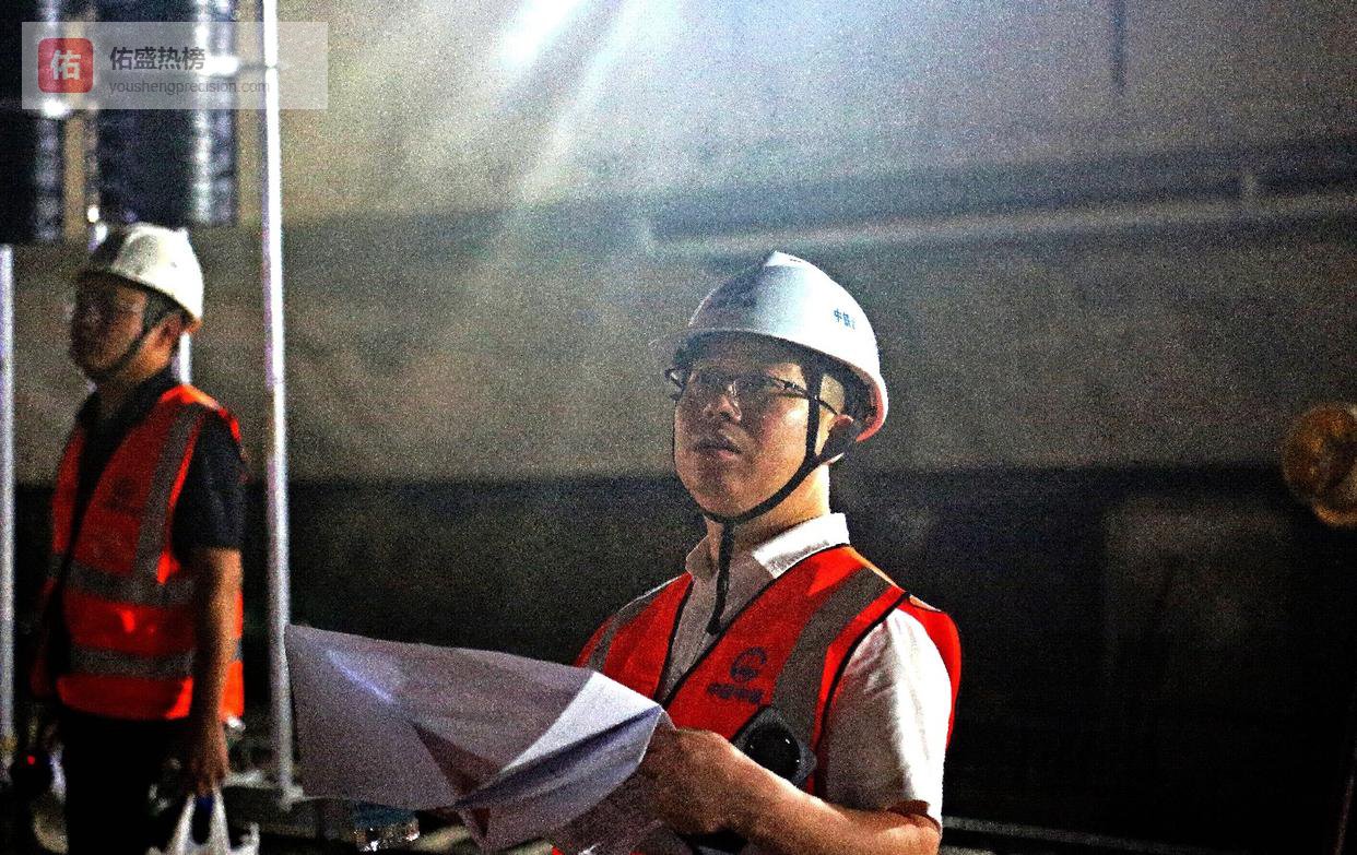 央企大哥夺刀缝20针，我却在想他为何没跑，原来英雄的开关藏在平时