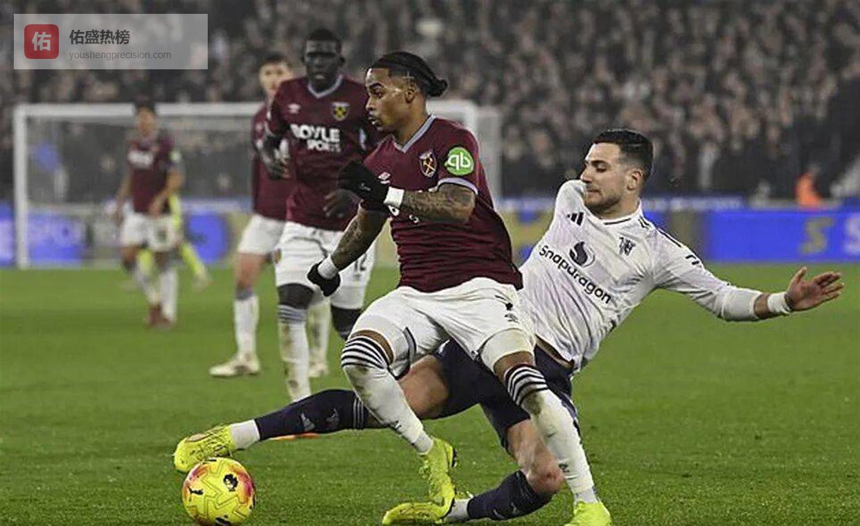 西汉姆5后卫铁桶阵困住曼联，卡里克70分钟才换人遭质疑，卡里克明显犯错，真正考验已经到来