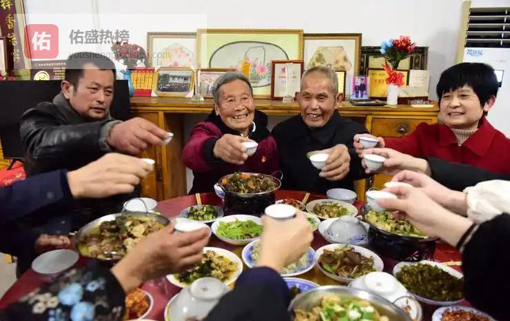 春节临近，医生劝告冠心病患者：多食蔬菜，避免这四种食物