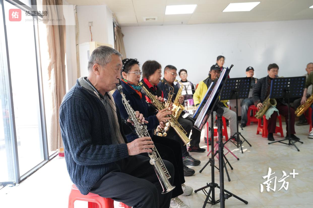 “银发候鸟”在惠州海边安家｜新春走基层