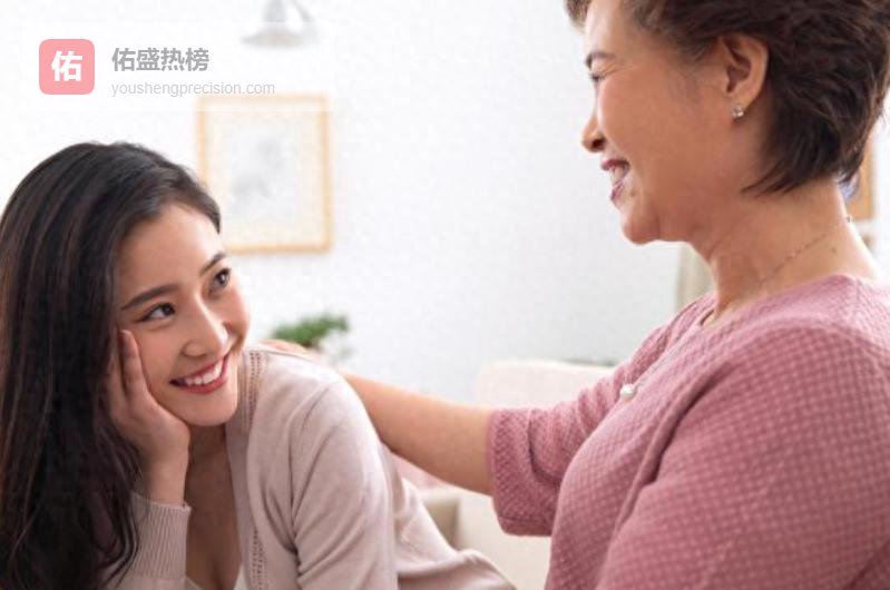 母亲节送我妈五万给婆婆五百，夜里婆婆送我一个盒子，我深感愧疚