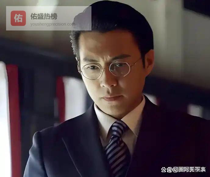 娱乐圈真姐弟！靳东公开“抢”C位给刘敏涛，私下举动更让人泪目