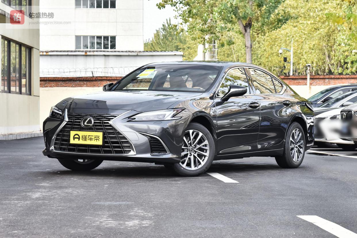 雷克萨斯ES vs 奥迪A4L！谁更优？