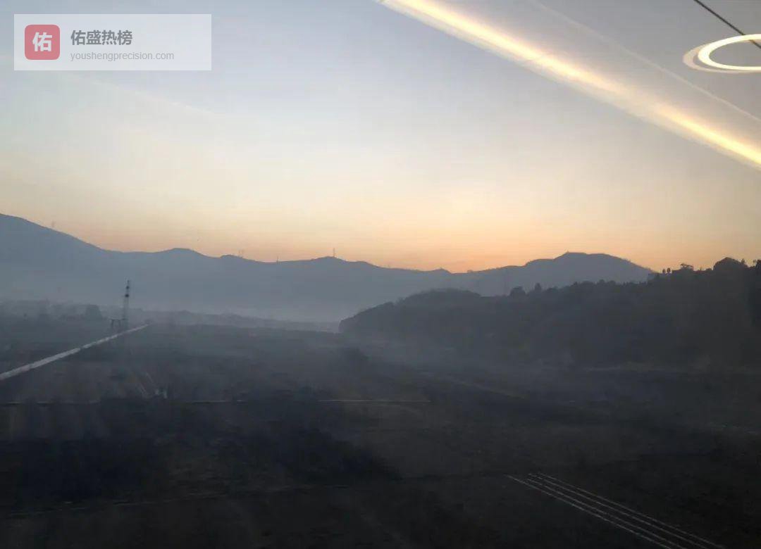 湘江两岸的两位爷爷：泥土与族谱交织的百年家风