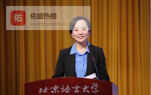 三尺讲台上的温柔力量：黄悦与她的“润物无声”