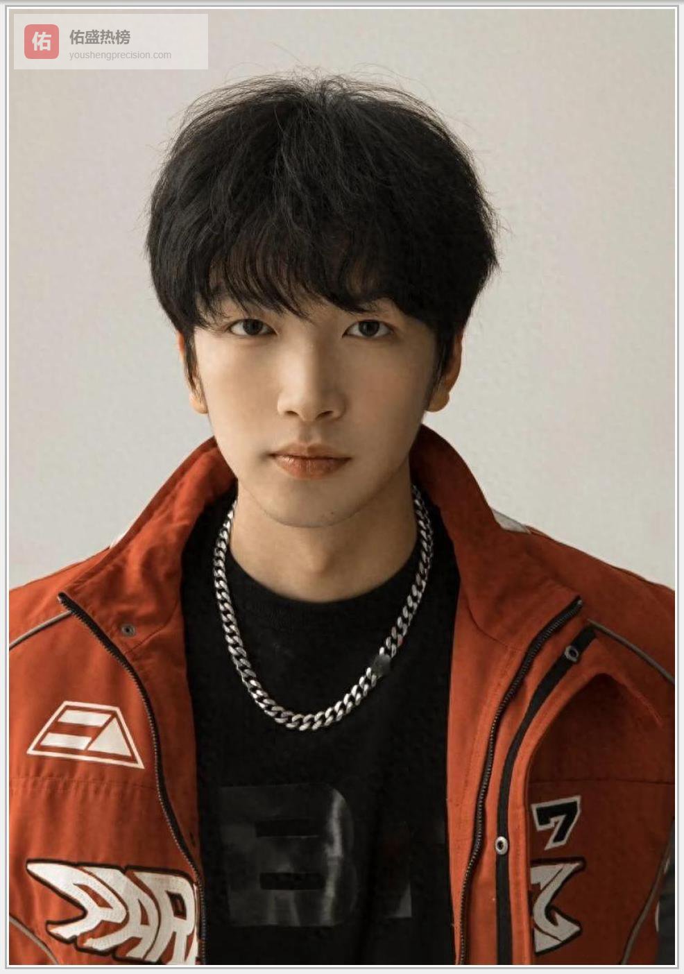 王楚钦资源天花板却私下翻车！肖凯文拉踩：头大遮挡视线成国乒唯一犯规，冠军含金量存疑