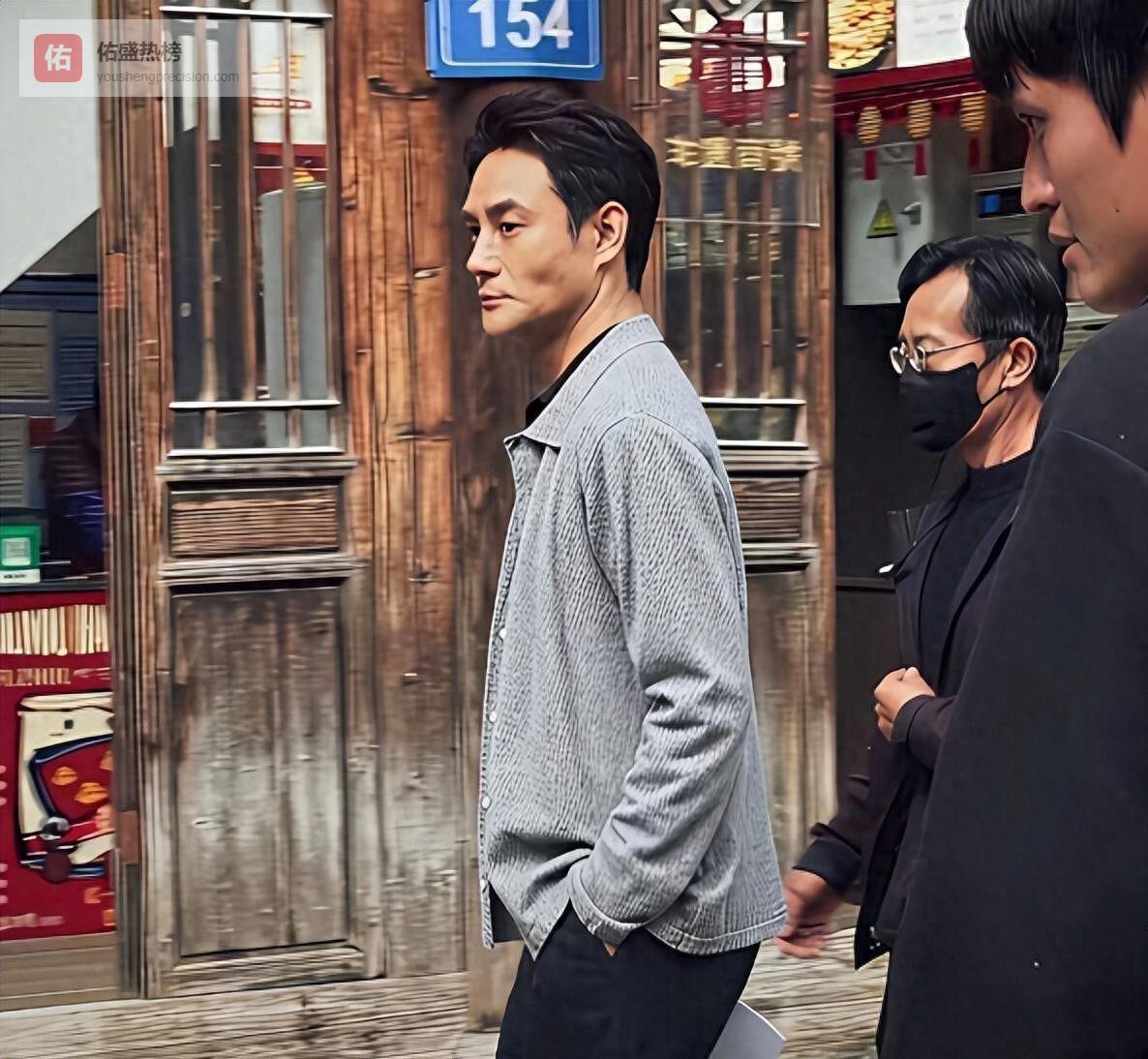 王凯近照吓坏网友！为拍国安剧《交锋》瘦到脱相，曾因胃病淡出娱乐圈