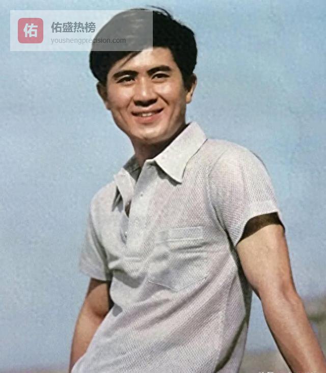 郭凯敏看似光环背后有坚持。娶刘晓春后她陪他还债复出