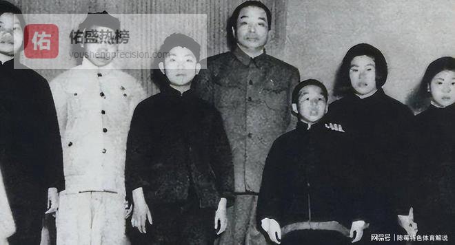 1955年授衔陈赓彭德怀争执，彭老总称我是国防部长