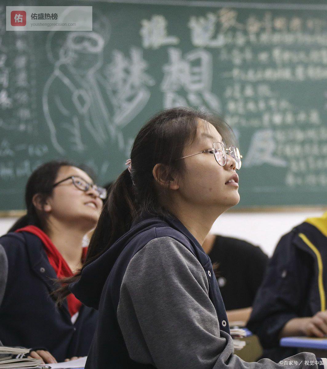 为什么很多人都会强调有一个初中女同学 智商普通学习努力