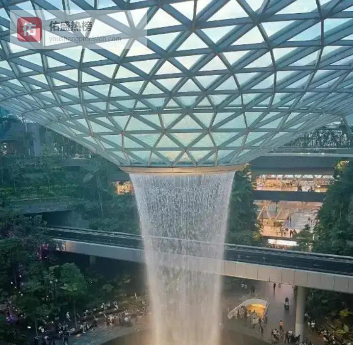 东北老哥探新加坡：熟食中心一碗叻沙，如何跑赢网红店？