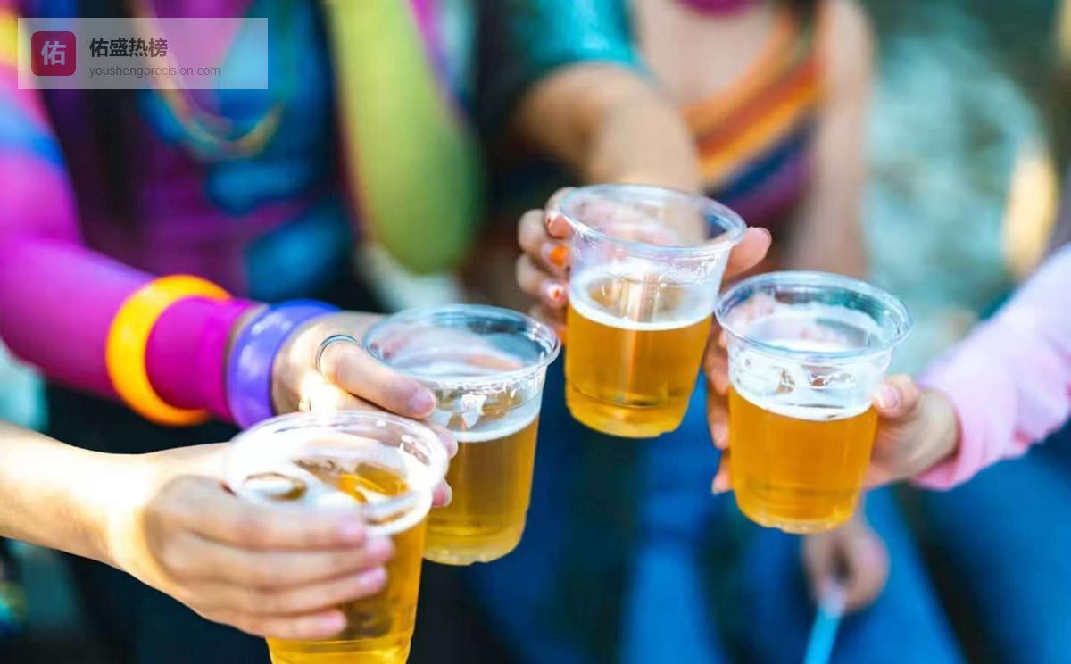 年纪越大，是否更应戒酒？医生建议：六十岁后，推荐二喝三不喝