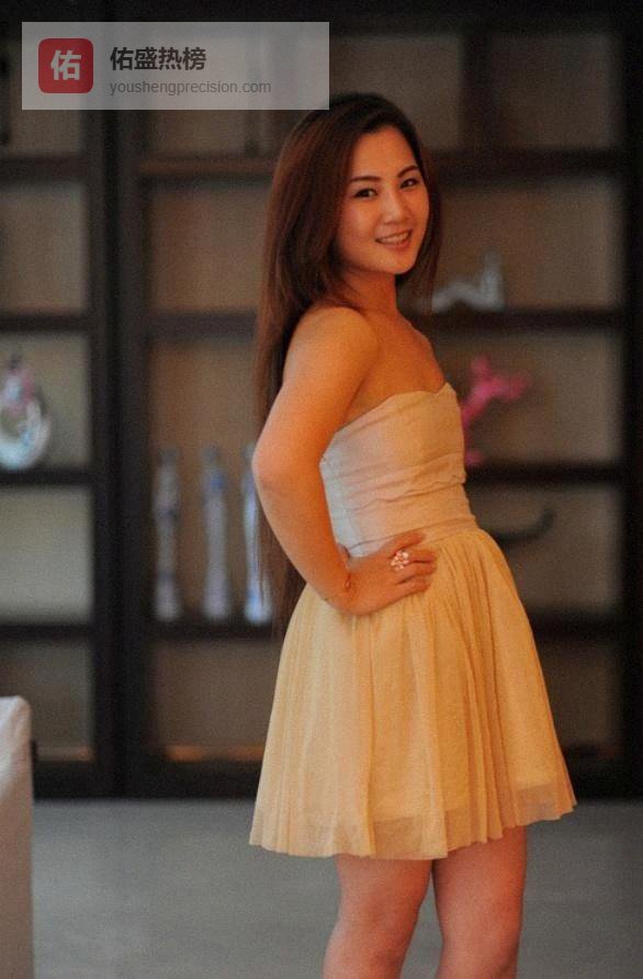 19岁嫁52岁干爹婚礼成展销会，4个月分手拿225万，黄梓琪的闹剧给圈子提了醒