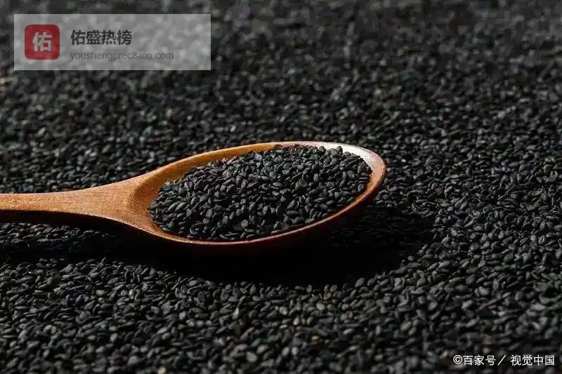 68岁大妈每天吃一把“黑芝麻”，一年后复诊，医生：你平时吃啥