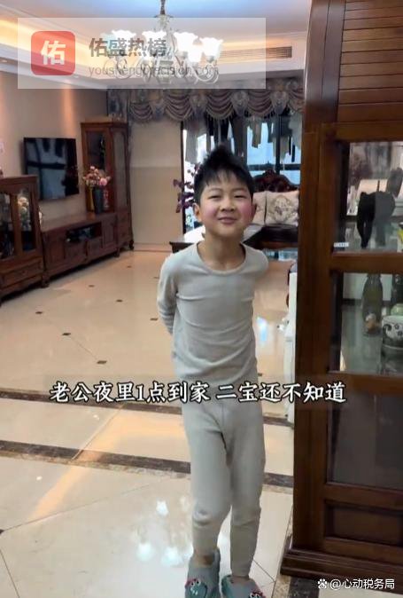 分离多年父亲过年突然回家，孩子一时不敢相认，但喜悦之情难掩饰