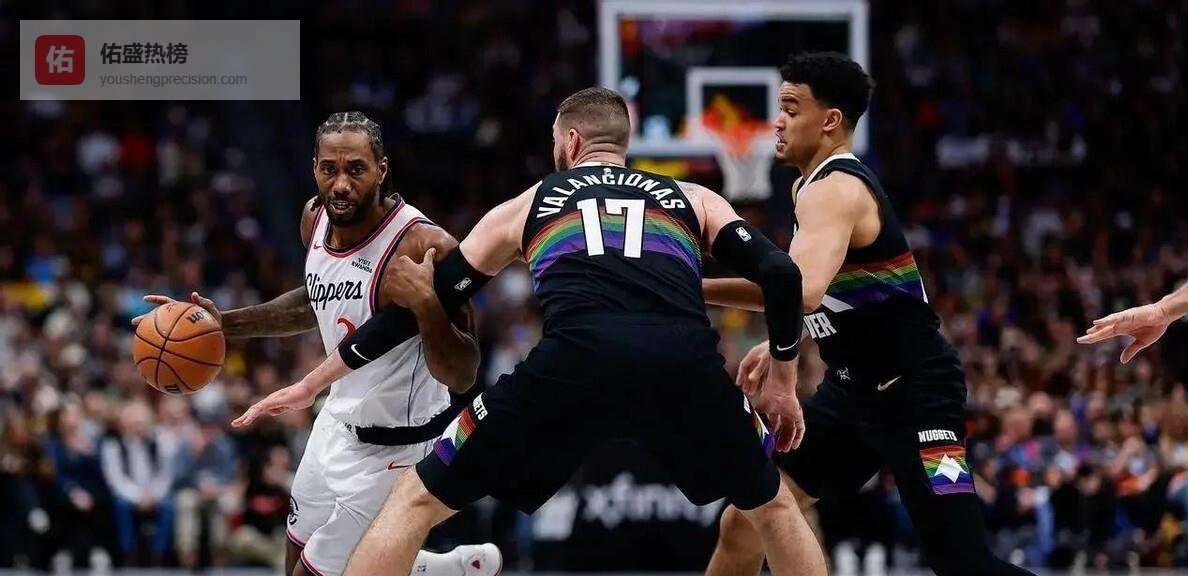 黑哨实锤，裁判7分钟改判浇灭快船13分逆转，约基奇17罚顶快船全队