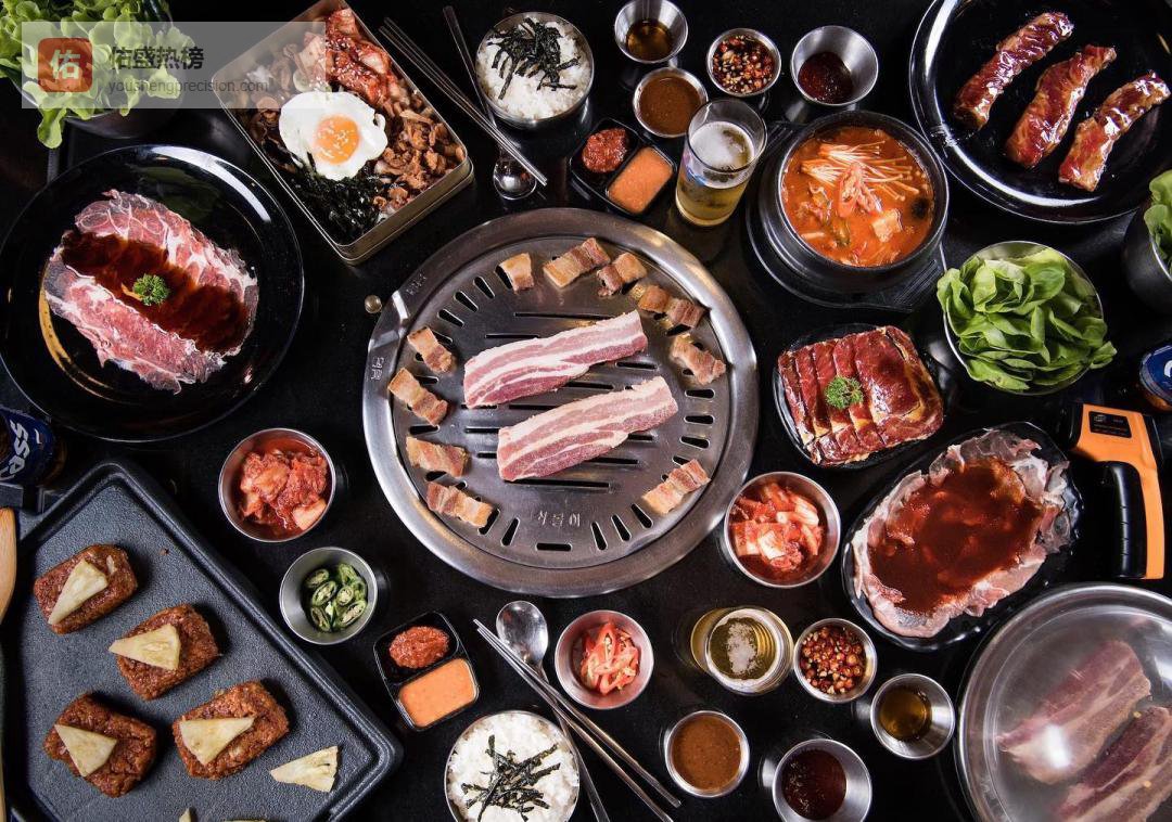 烤肉配黑参鸡尾酒：一口五花肉，一杯黑惊喜