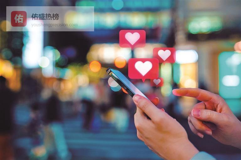 点赞：屏幕上的社交认同