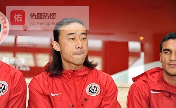 太意外了！曾是上海申花队长的他，退役后全家移居美国，竟早已低调回国再就业！