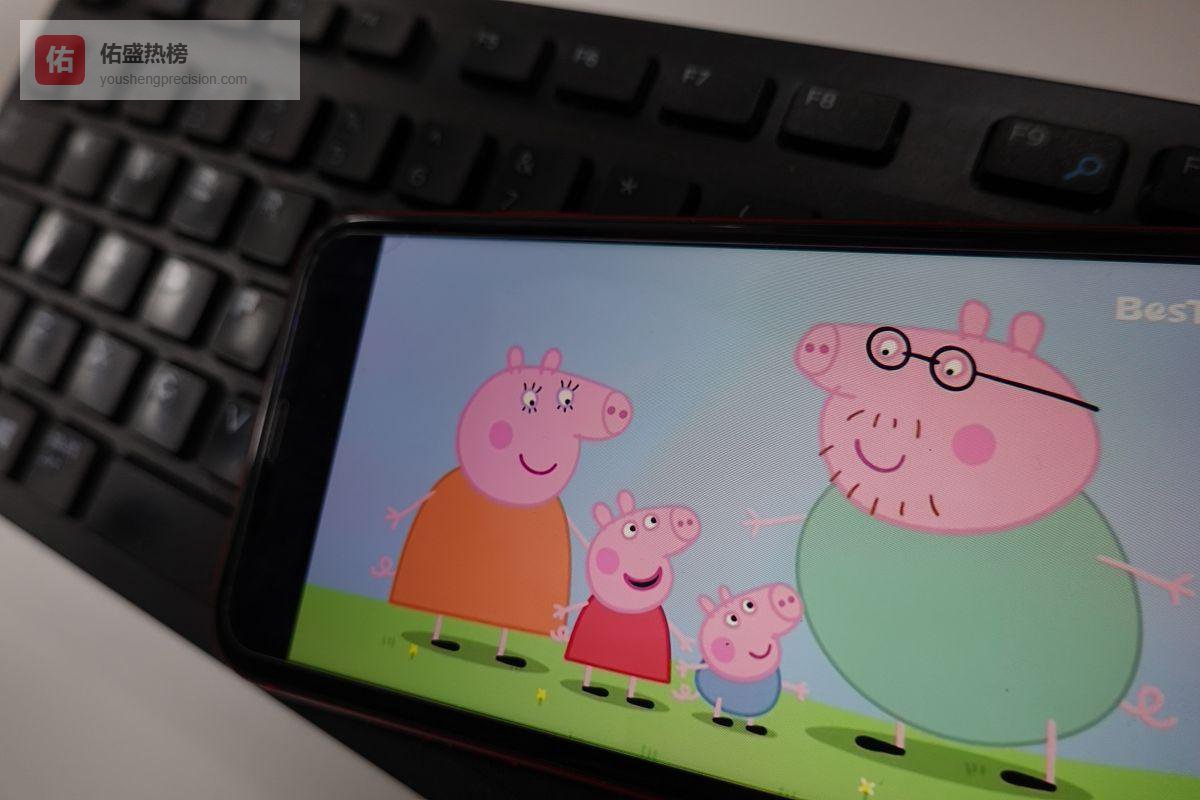 《小猪佩奇》以温柔破壁：当乔治戴上助听器，儿童节目终于看见